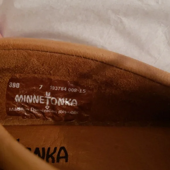 Minnetonka Maccocins Women's SZ 6.5 Tan - Picture 9 of 9